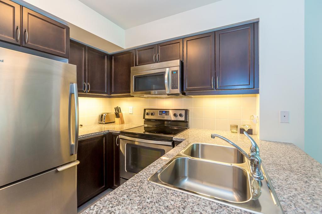 Napa Furnished Suites At Cn Tower & Maple Leaf Square 多伦多 客房 照片