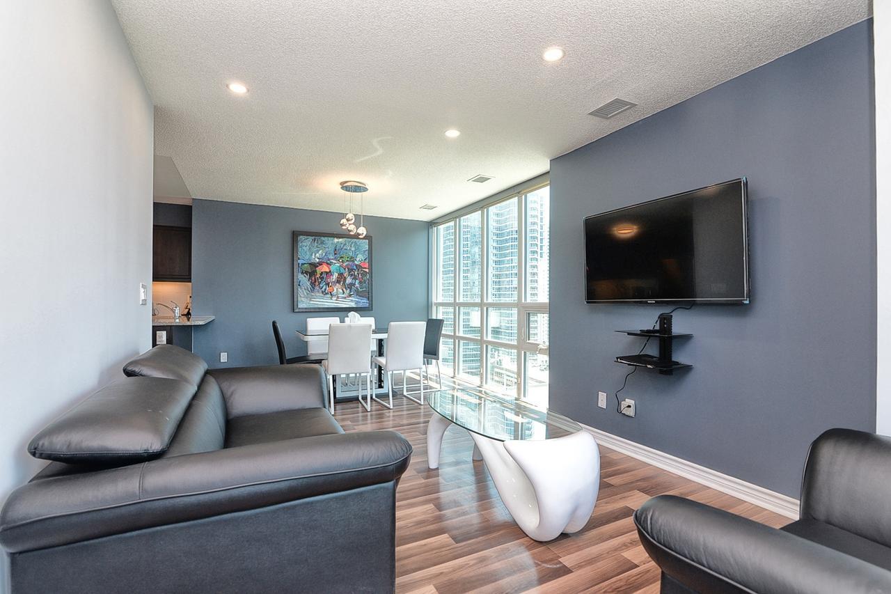 Napa Furnished Suites At Cn Tower & Maple Leaf Square 多伦多 外观 照片