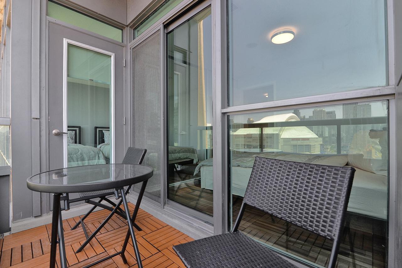 Napa Furnished Suites At Cn Tower & Maple Leaf Square 多伦多 外观 照片