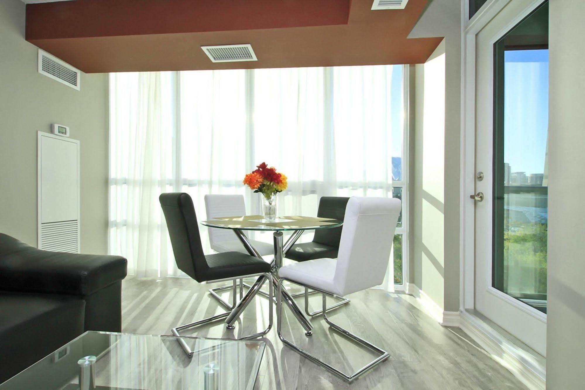 Napa Furnished Suites At Cn Tower & Maple Leaf Square 多伦多 外观 照片