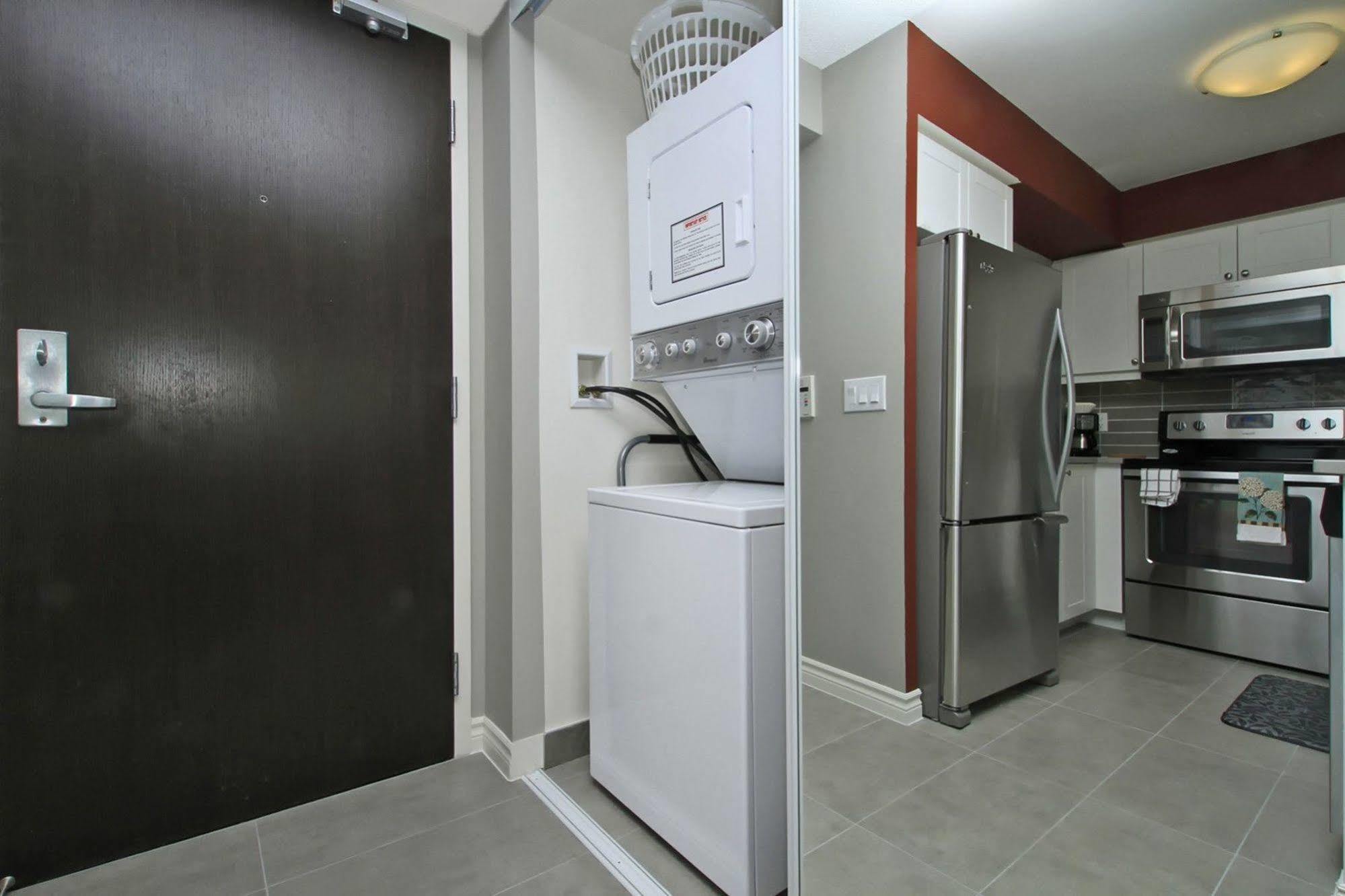 Napa Furnished Suites At Cn Tower & Maple Leaf Square 多伦多 外观 照片