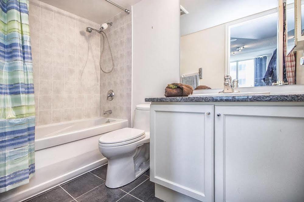Napa Furnished Suites At Cn Tower & Maple Leaf Square 多伦多 外观 照片